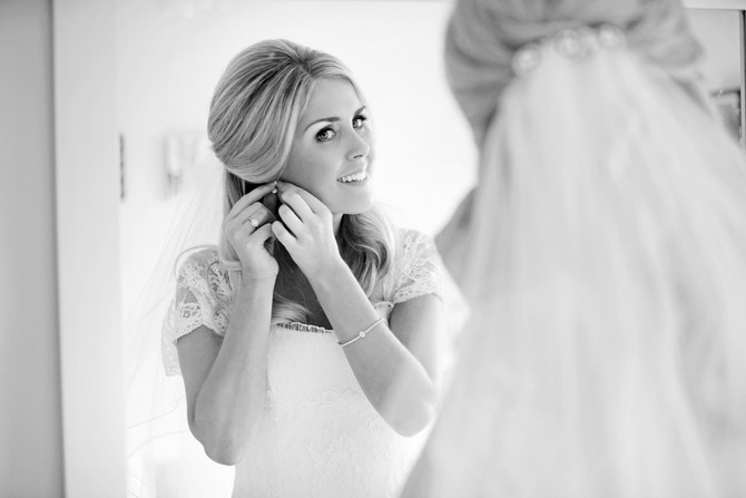 bride getting ready for wedding